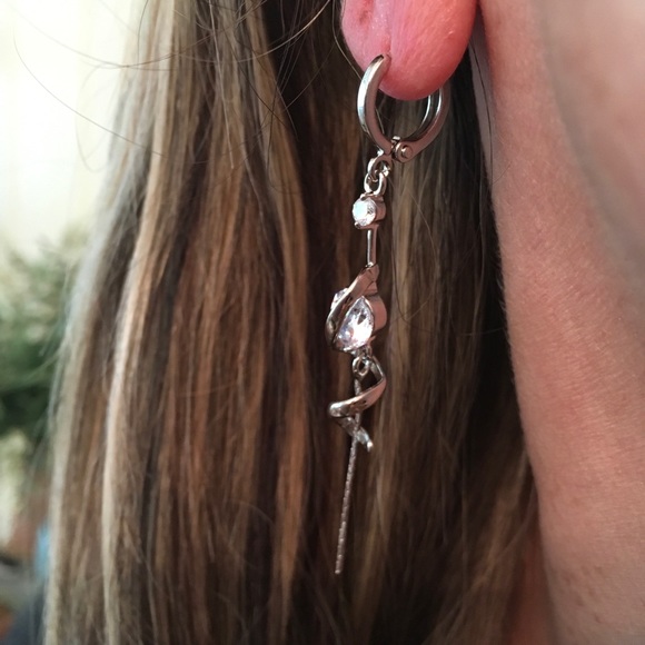 UNIQUELY BEAUTIFUL CUBIC ZIRCONIA EARRINGS 1 left - Picture 5 of 9